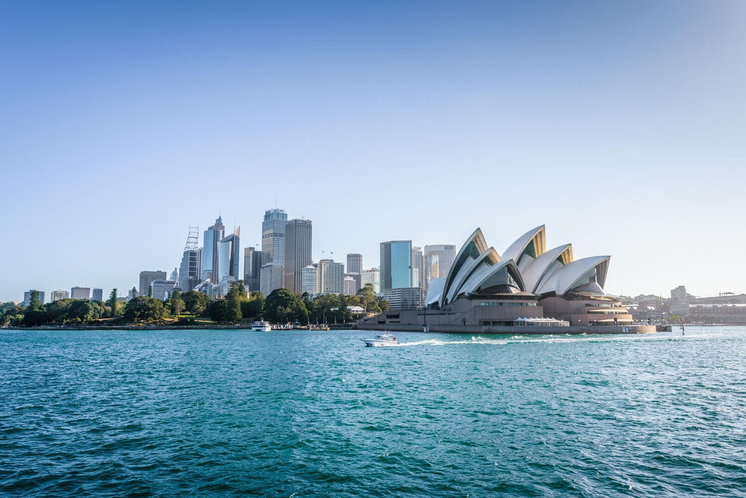  Beautiful sunny coast view to the Skyline and famous Opera Hous