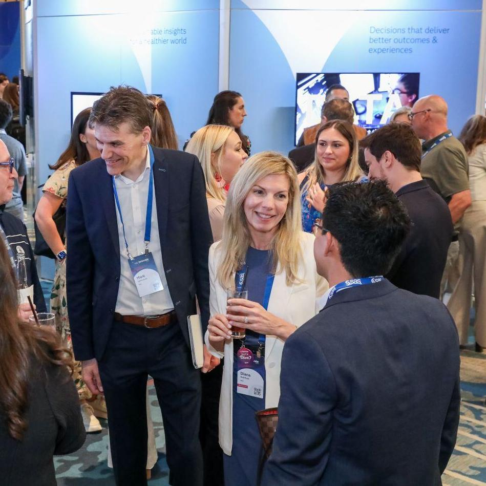 People talking at SAS Innovate