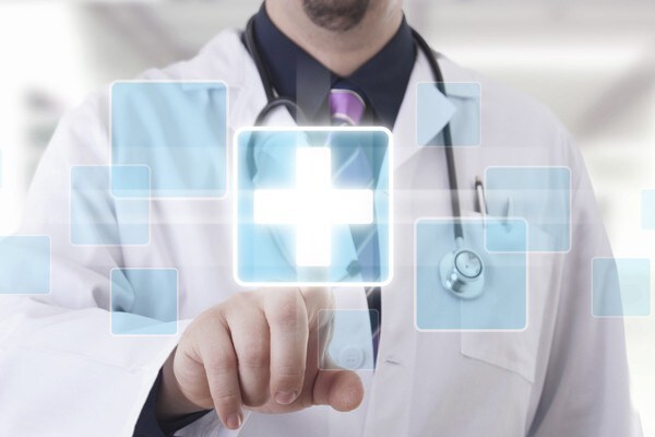 doctor-touching-virtual-screen-600x400 doctor-touching-virtual-screen-600x400