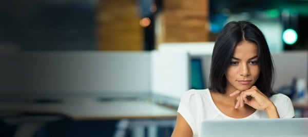 Brunette woman in front of a computer screen