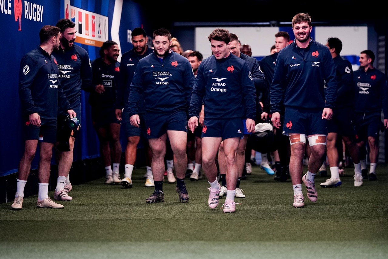 FFR - French rugby team entering in the stadium