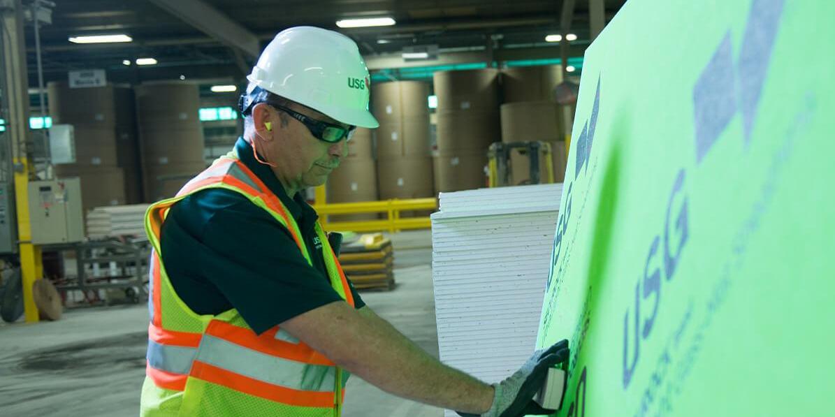 Read customer story: Building Materials Leader Optimizes Production Using Analytics