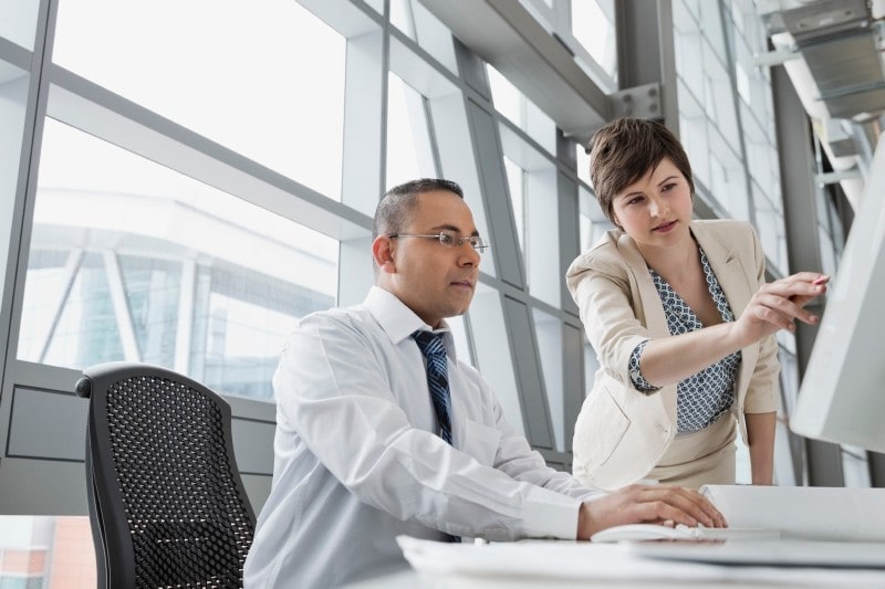 business-woman-pointing-at-computer-screen